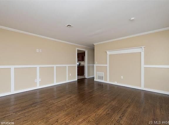 4th image of 113 Curtis Pl