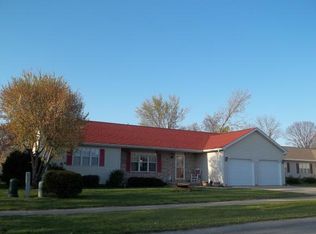 1849 Victoria Ln, Charleston, IL 61920