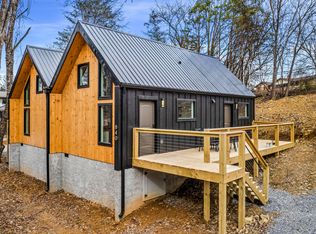 840 & 842 Delight Ln, Sevierville, TN 37876