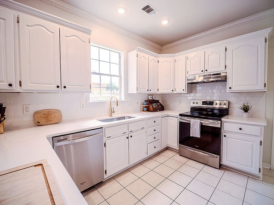Kitchen- quartz + stainless