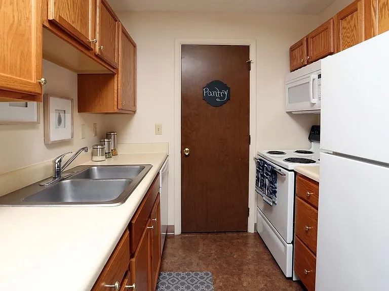 Peppertree Apartments — Photo 23