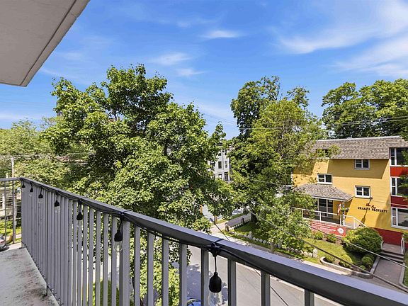 4th image of 990 McLean St #403