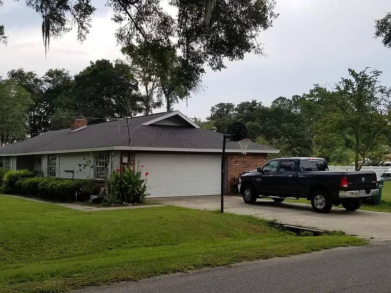 3908 SE 10th Ln — Photo 2