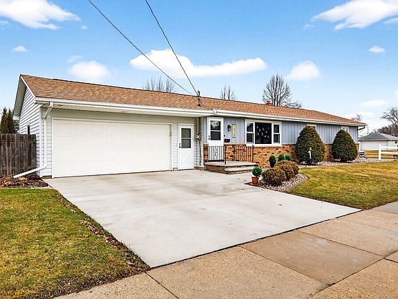 2nd image of 1428 E Pershing St