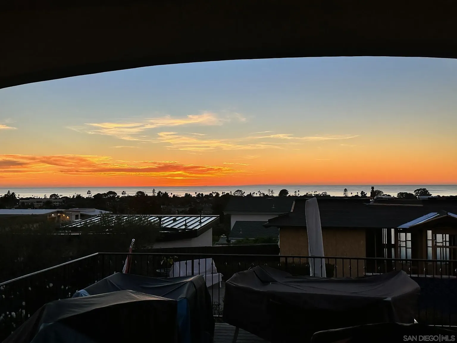 4 bed, 3.5 bath, 3600 sqft, $25,000 — Photo 2