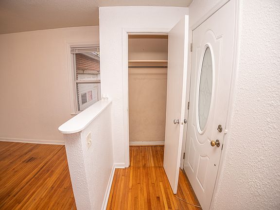 4th image of 121 Bolton Dr