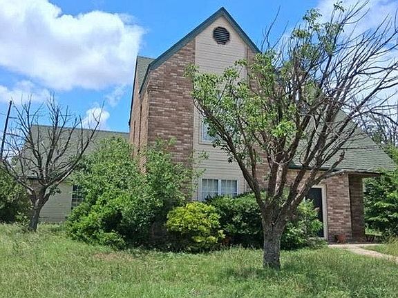 3rd image of 4063 Bay Hill Dr