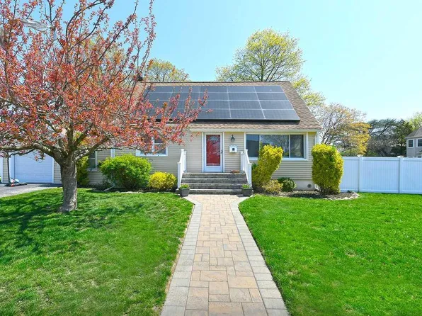 214 Maeder Avenue, Merrick, NY 11566