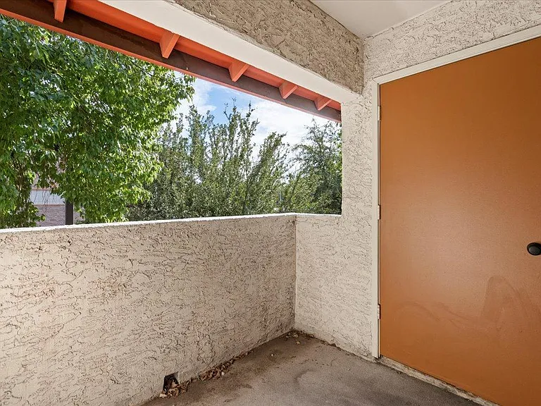 510 W University Dr — Photo 6