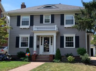 1256 Arlington Rd, Lakewood, OH