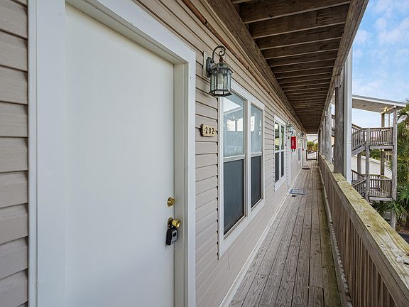 3rd image of 304 Barracuda Ave Unit 202