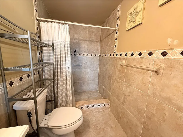 2435 Wilson St — Photo 13
