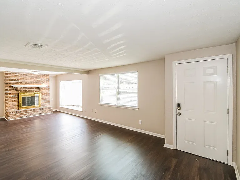7563 Patrice Ct — Photo 3