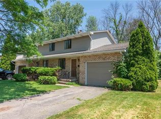 335 Willowbrooke Dr, Brockport, NY 14420