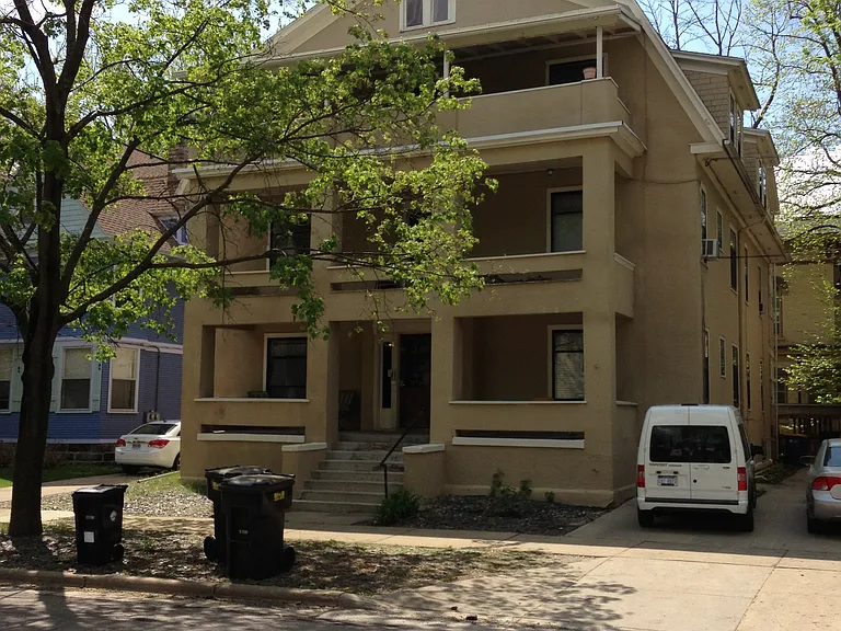 161 Prospect Ave NE #B — Photo 1