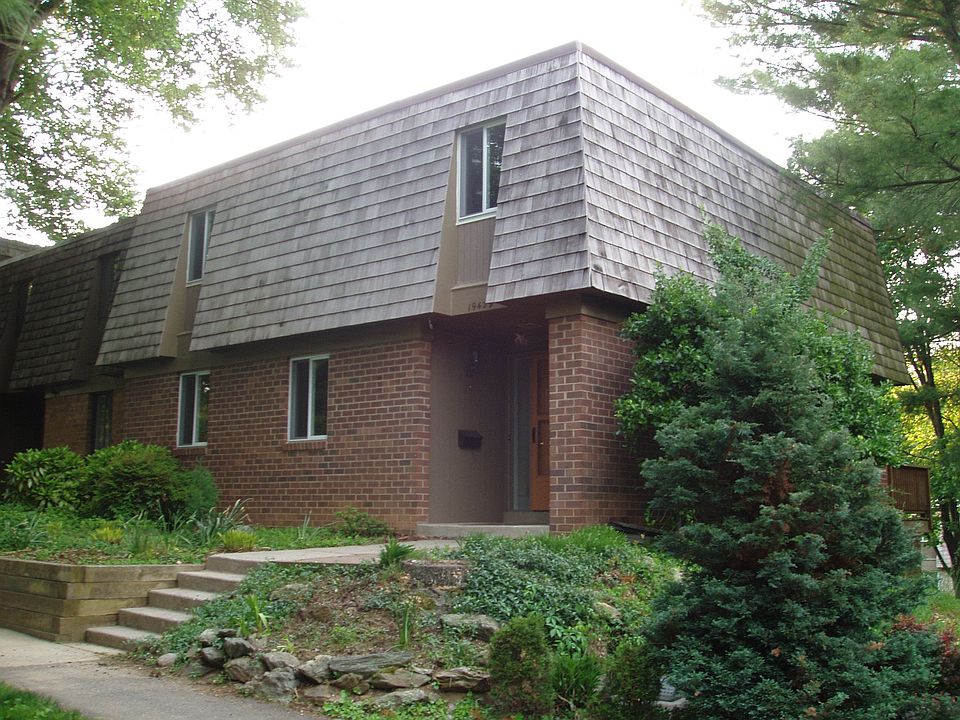 Huge, beautiful town home!