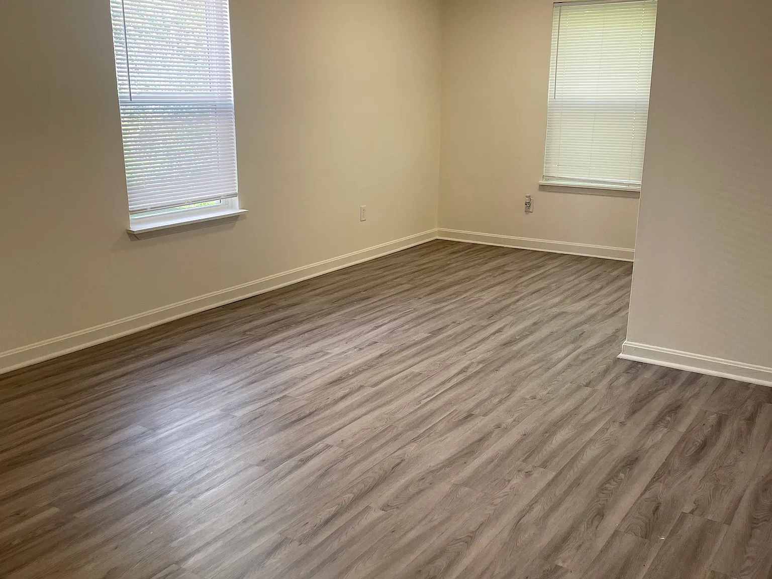 2 bed, 850 sqft, $995 — Photo 1