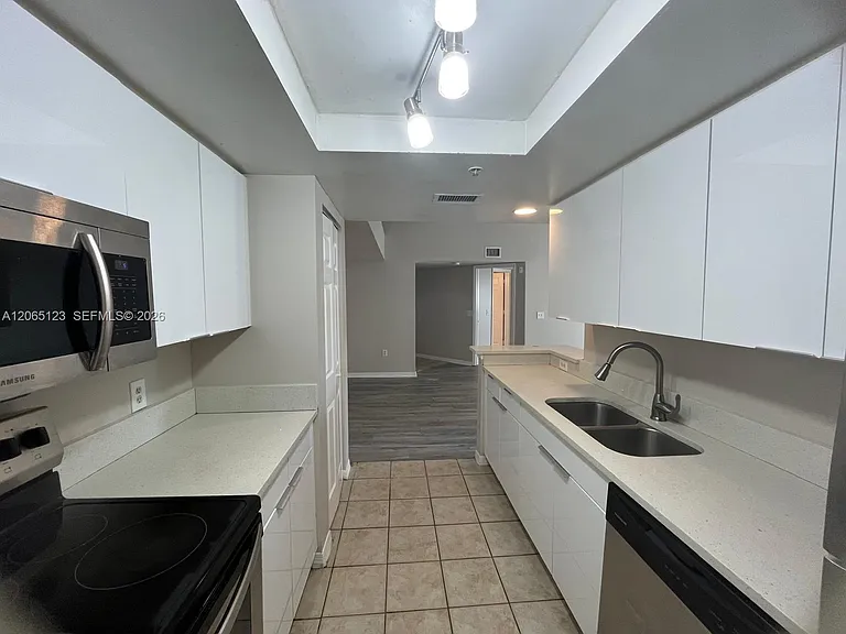 4171 N Haverhill Rd #1013 — Photo 12