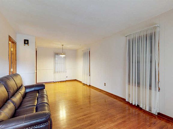 3rd image of 203 Park Ln