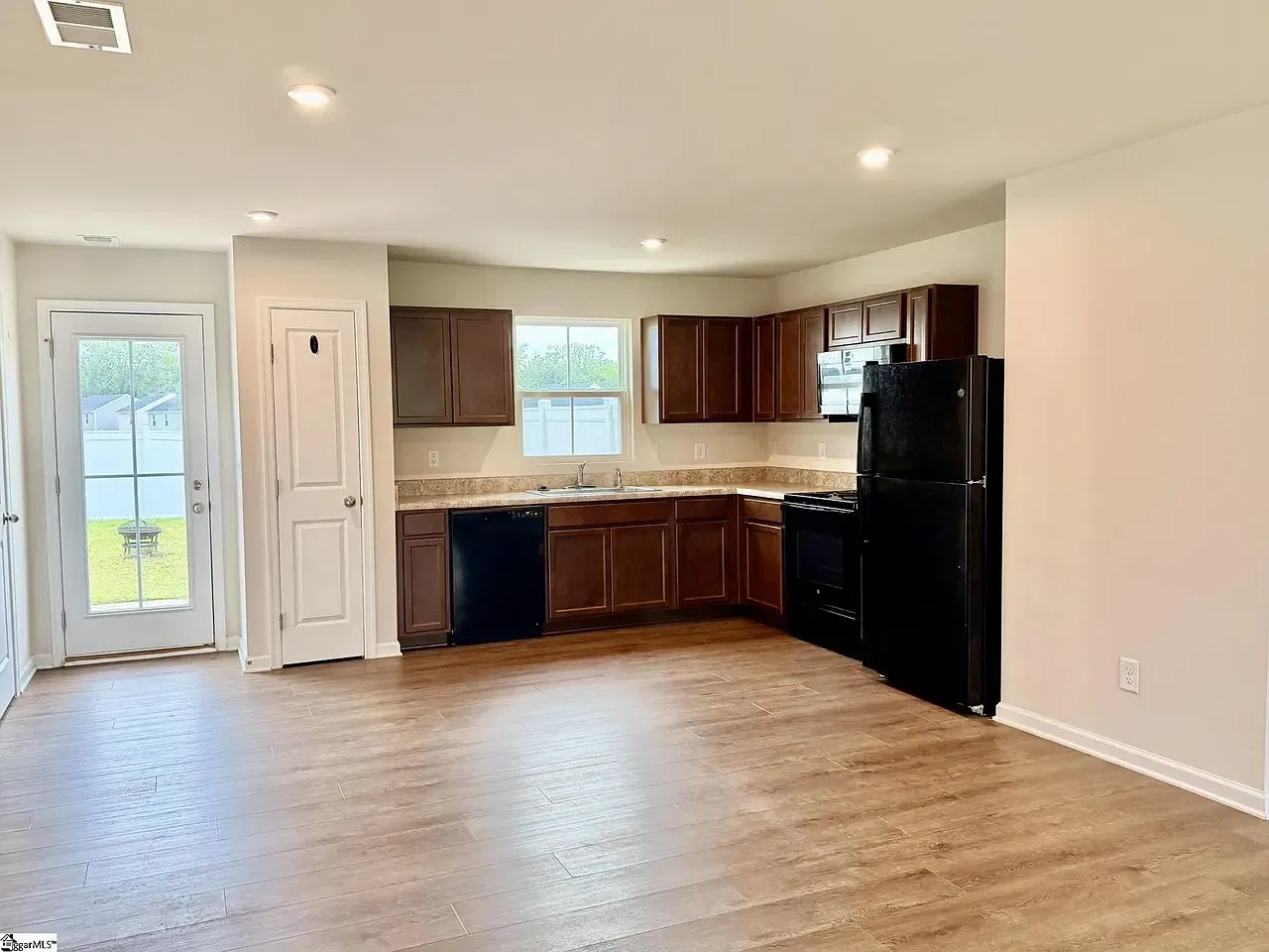 3 bed, 2.5 bath, 1440 sqft, $1,995 — Photo 3