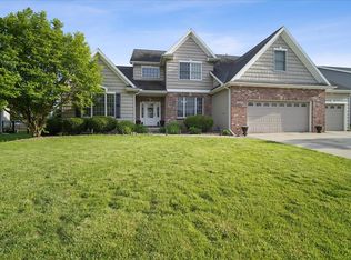 3913 Baywood Rd, Bloomington, IL 61705