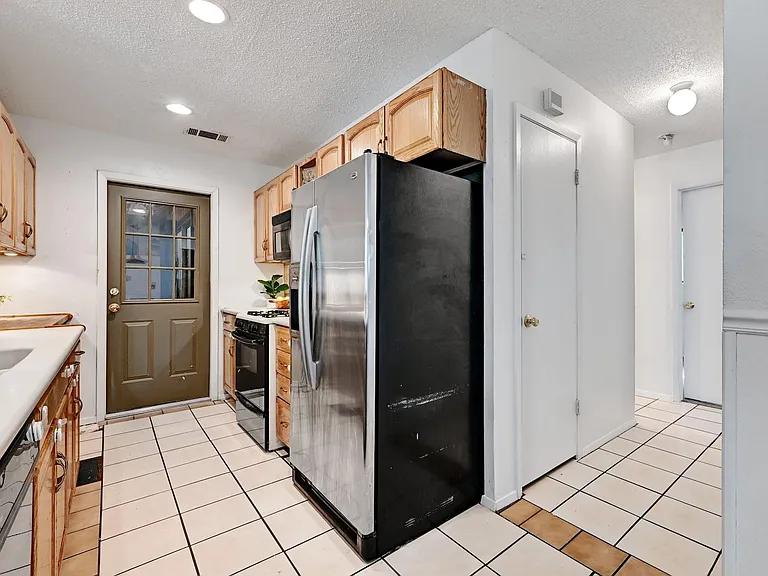 6209 Harwin Ln — Photo 10