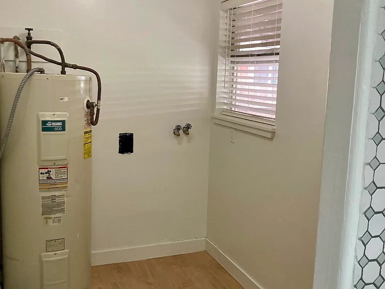 507 Canterbury Ln — Photo 17