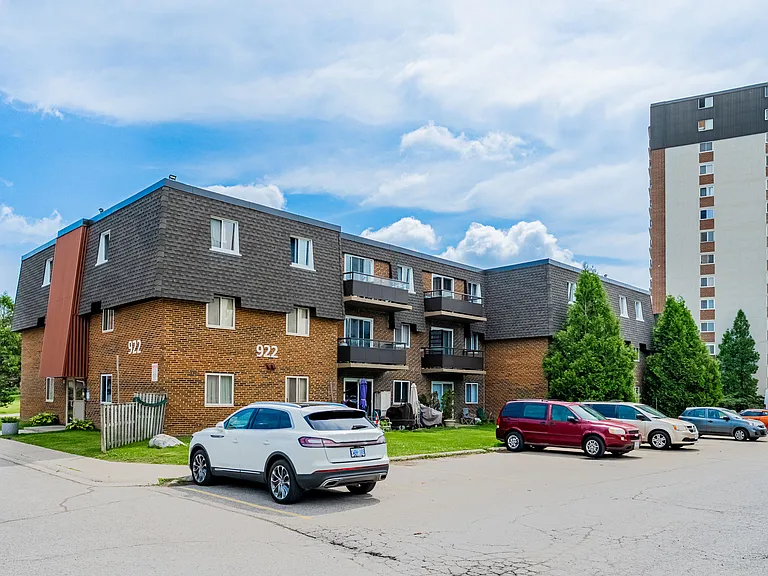 922 Wonderland Rd S — Photo 15
