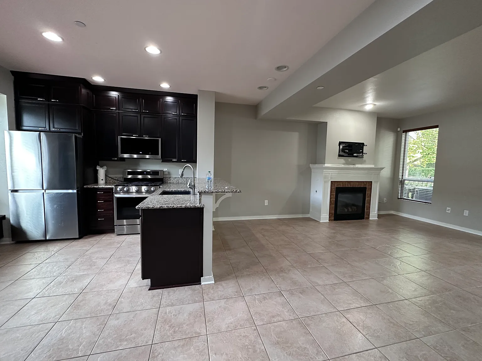 4 bed, 2.5 bath, 1790 sqft, $3,750 — Photo 3