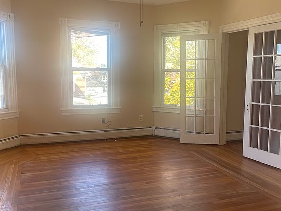 4th image of 17 Slater Ave #17