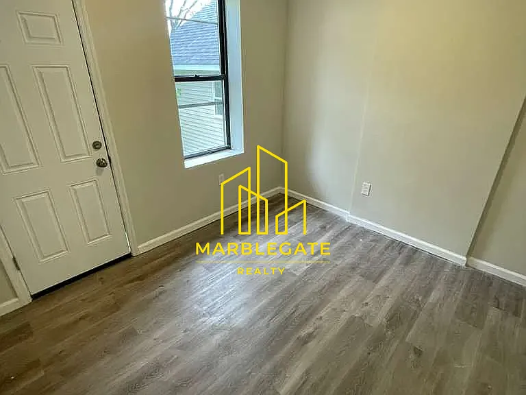 383-385 Avon Ave #22L — Photo 2