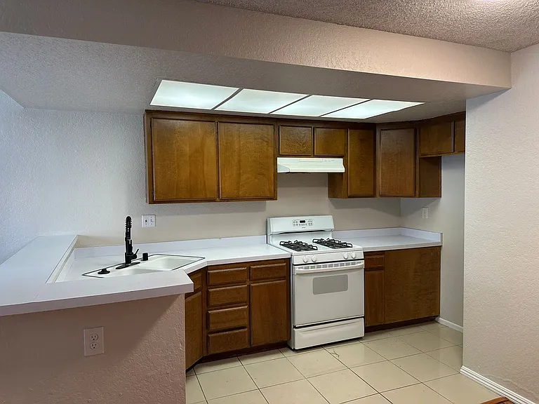 1603 W. Palmyra Avenue — Photo 2