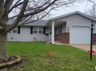 824 N Main St #2-B, Washington, IL 61571