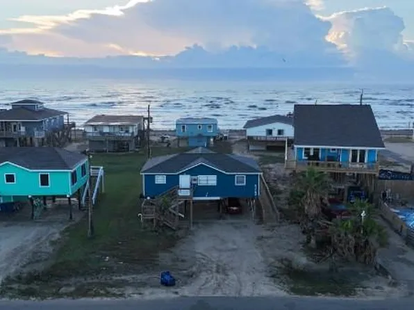 415 Seashell Dr, Freeport, TX 77541