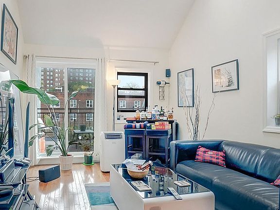 4th image of 13 Wolcott St #3
