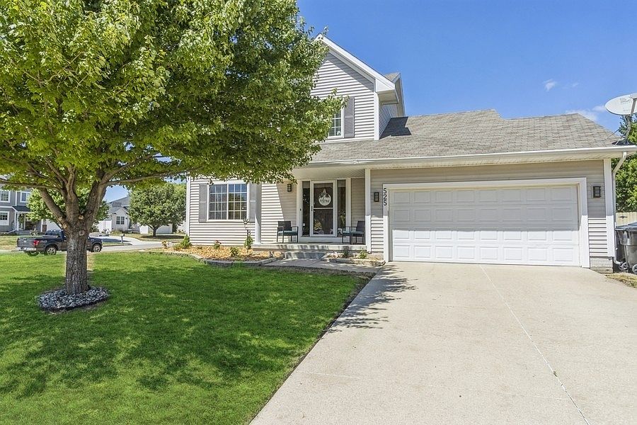 1st image of 525 SE Parker Dr