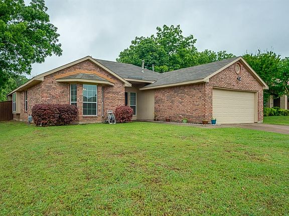 2nd image of 613 Thornhill Ln