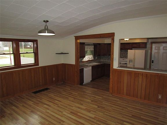 5th image of 340 W Main St