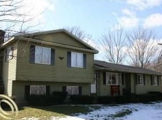 2648 Cinnamon Ridge Rd, Howell, MI 48855