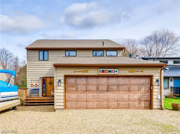 1198 Lincoln St SW, Sherrodsville, OH 44675