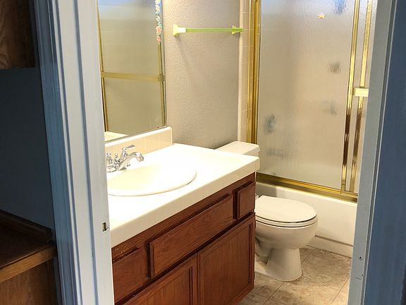 Upstairs Bathroom 