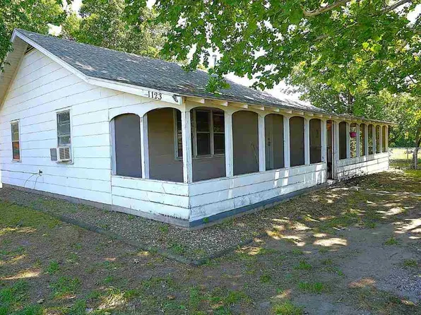 1123 L A Cann Dr, Ponca City, OK 74604