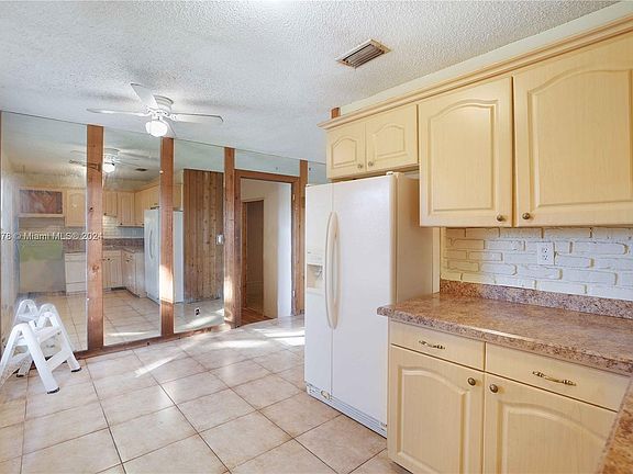 3rd image of 661 SW 83rd Ave