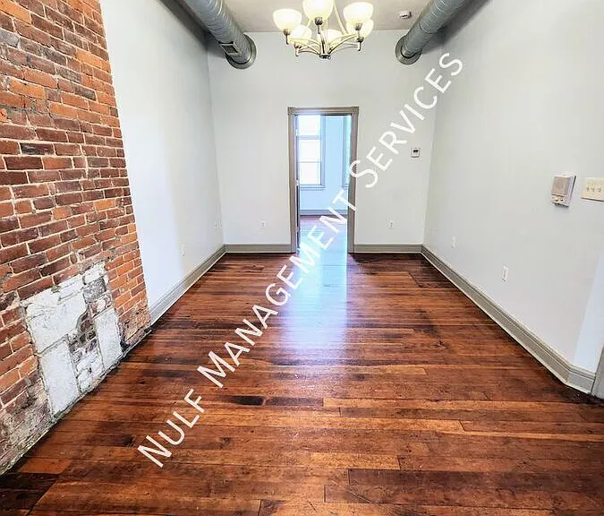 5104 Butler St #2 — Photo 4