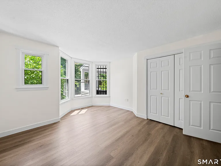 136 Maple Ave #B — Photo 10