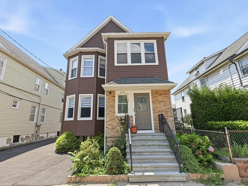 204 Hayward Pl #1