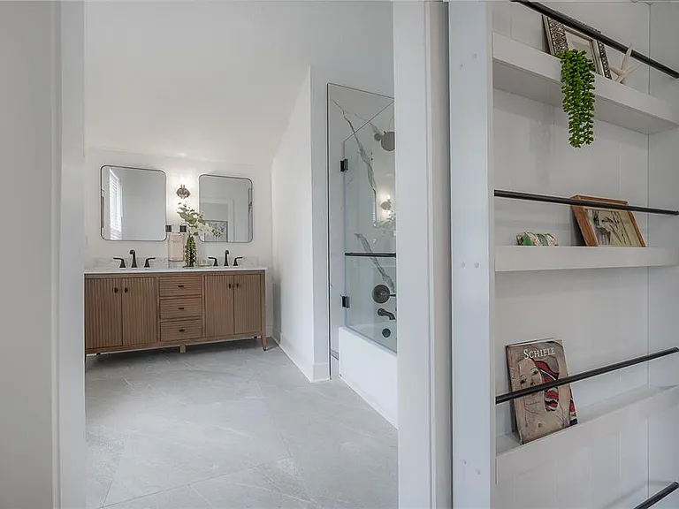 408 E Amelia Ave — Photo 16
