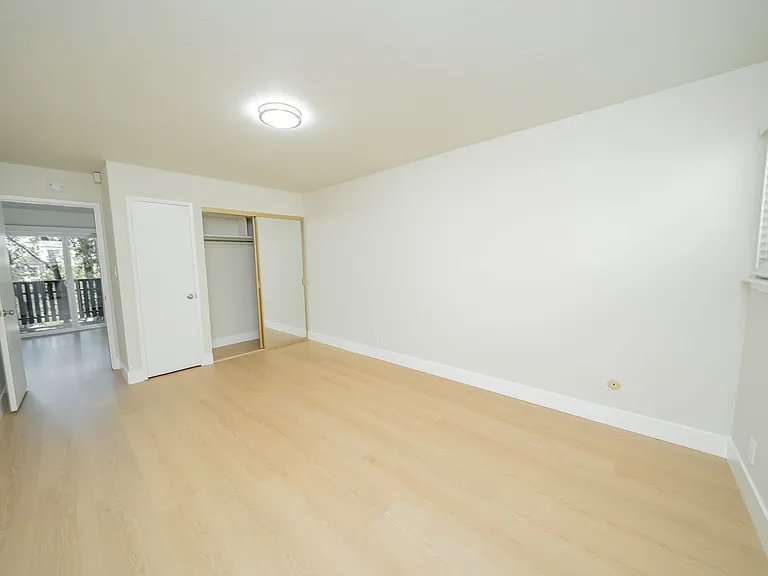 650 Vernon Street — Photo 6