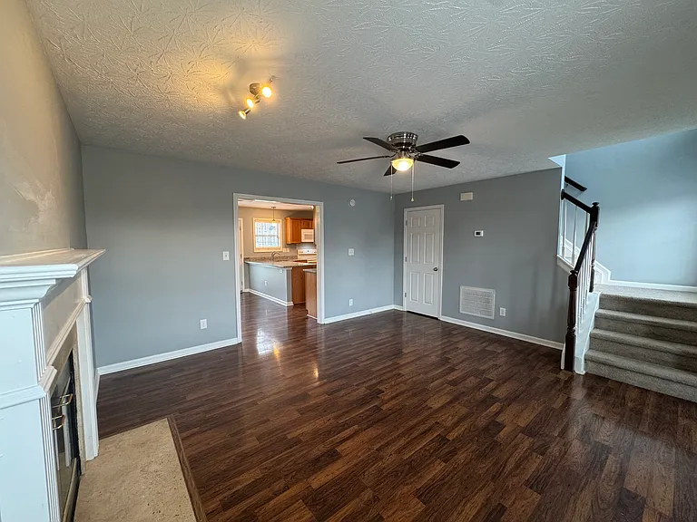 111 Warren Pass — Photo 3