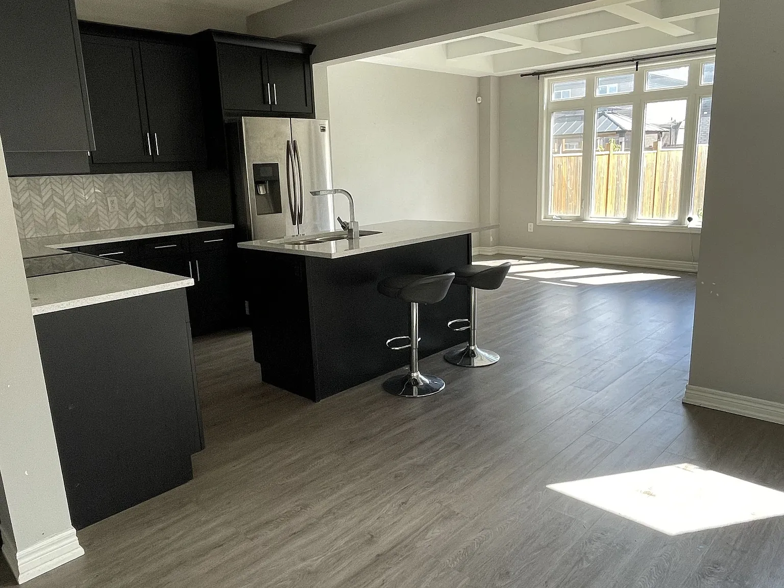 4 bed, $2,400 — Photo 4